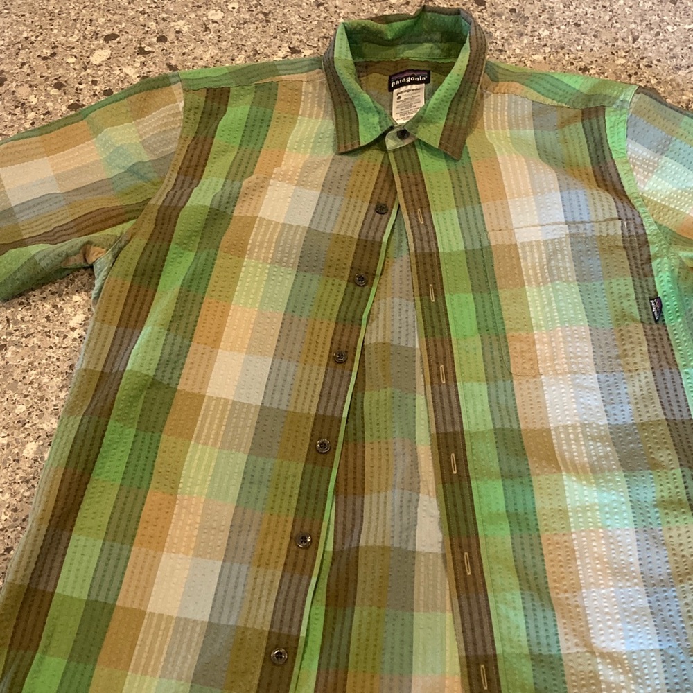 Patagonia plaid green shirt sleeved shirt